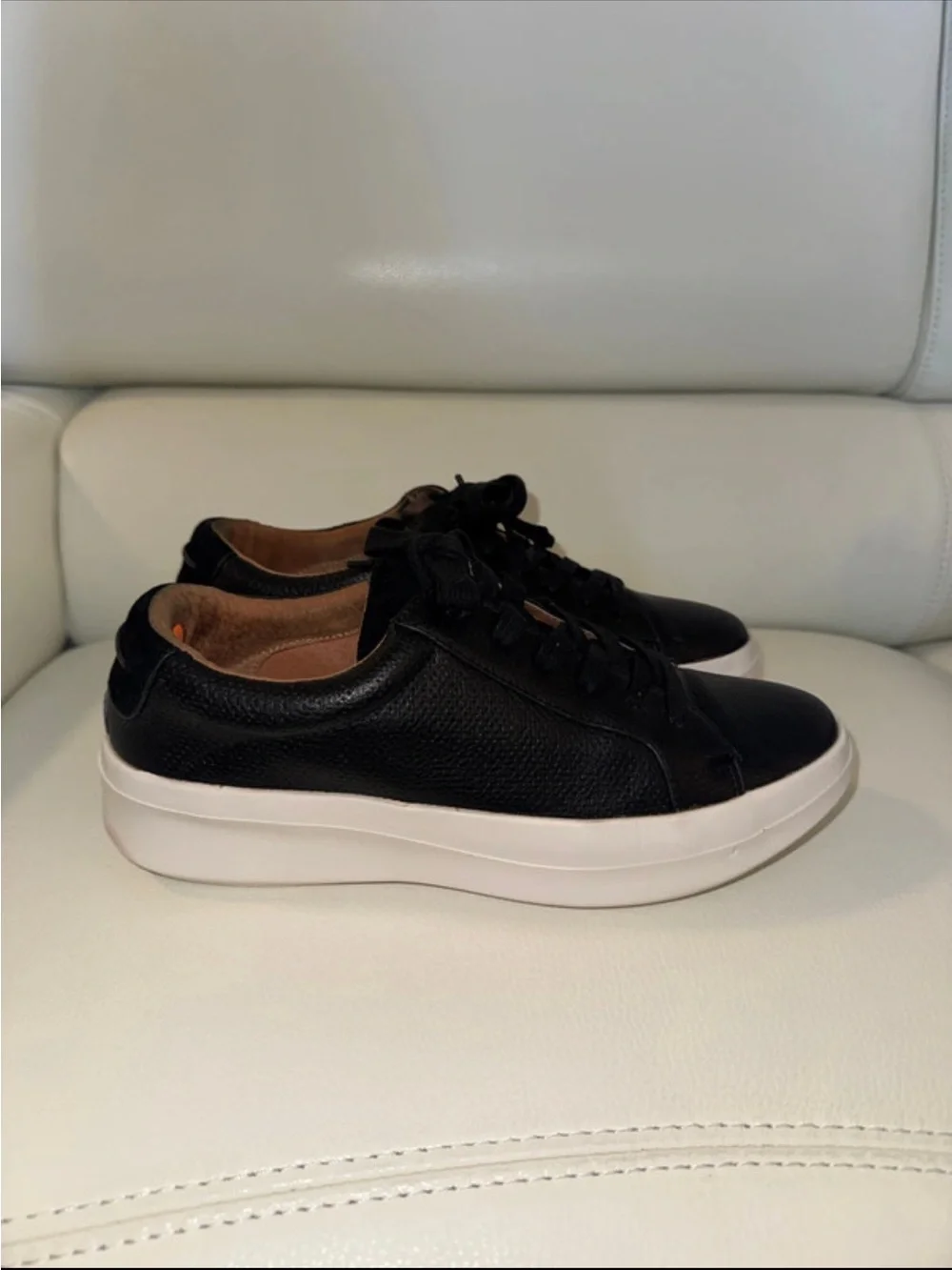KENNETH COLE BLACK LEATHER PLATFORM SNEAKERS WITH WHITE SOLE